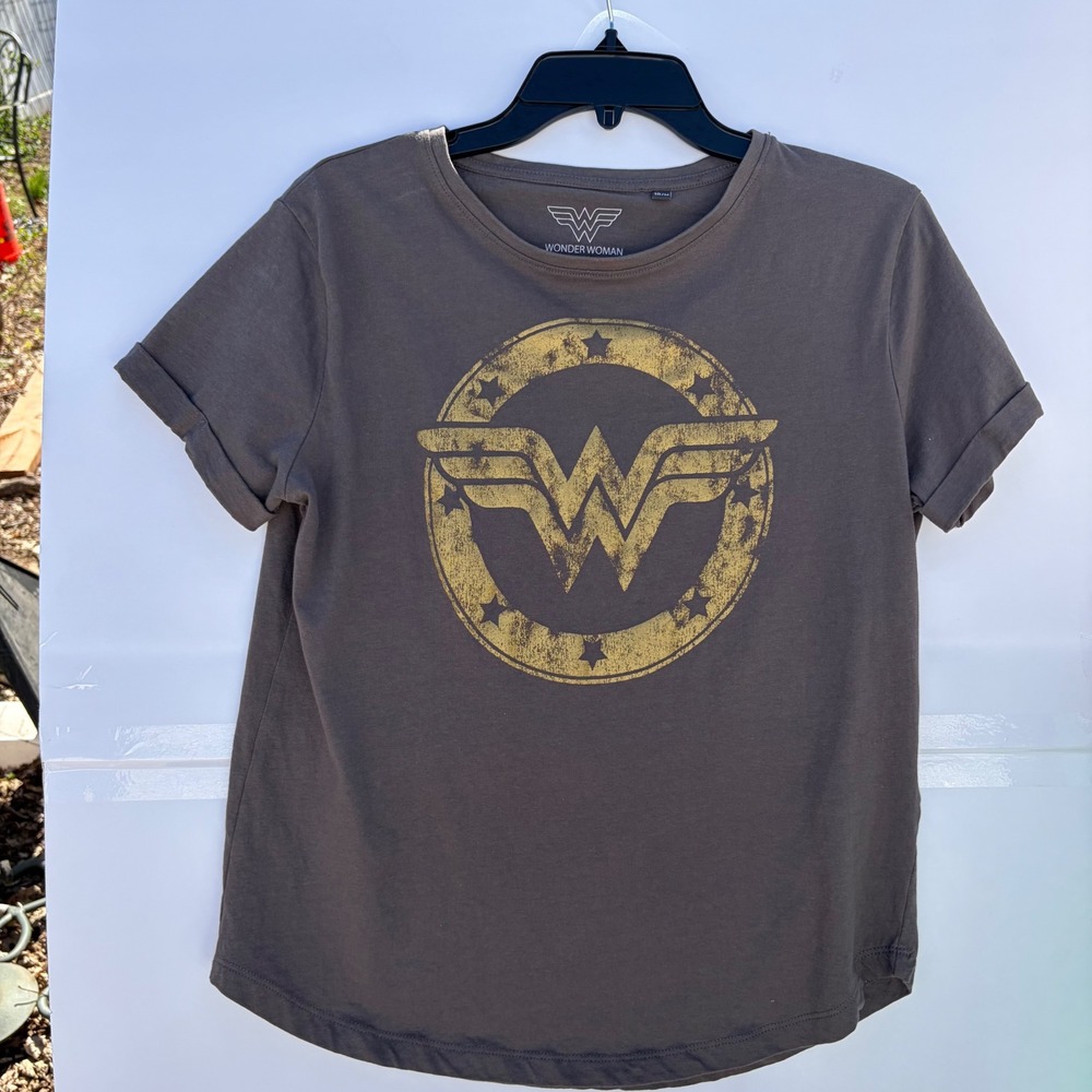 Wonder Woman‎ Graphic Tee Charcoal Grey Distressed Gold Logo Shirt Size 10 M